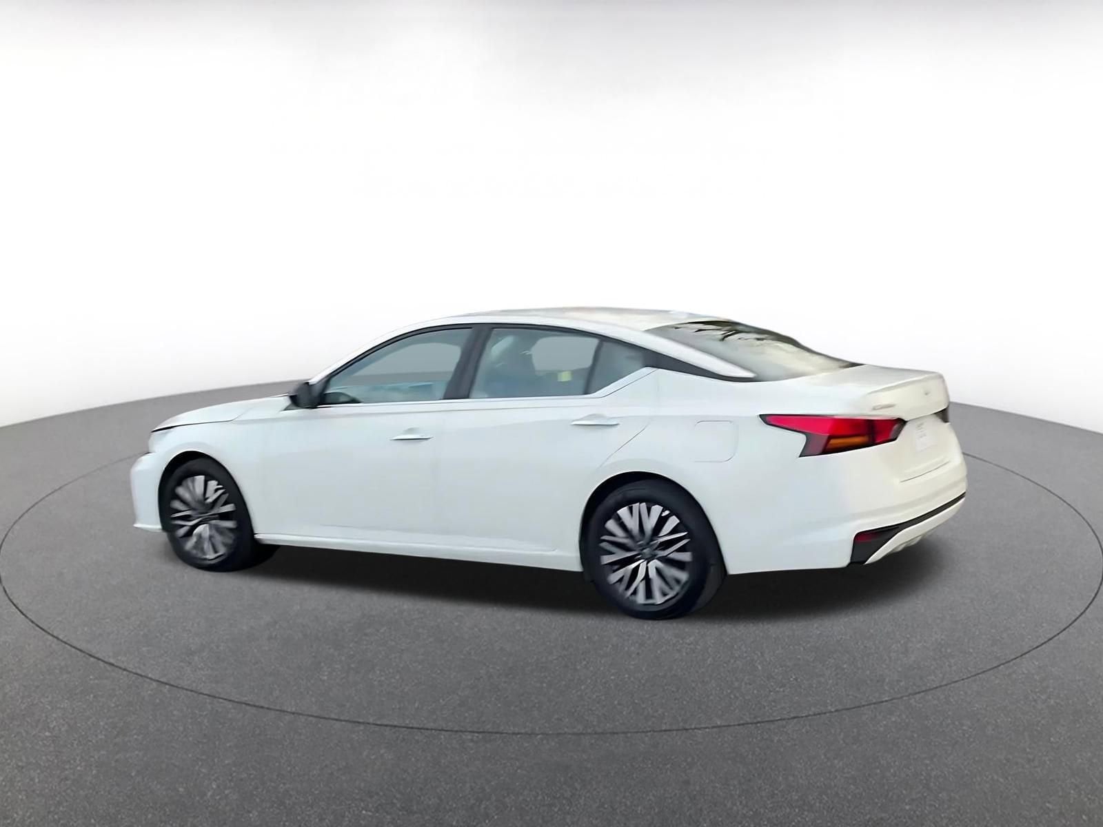 Thumbnail: 2025 Nissan Altima - 10