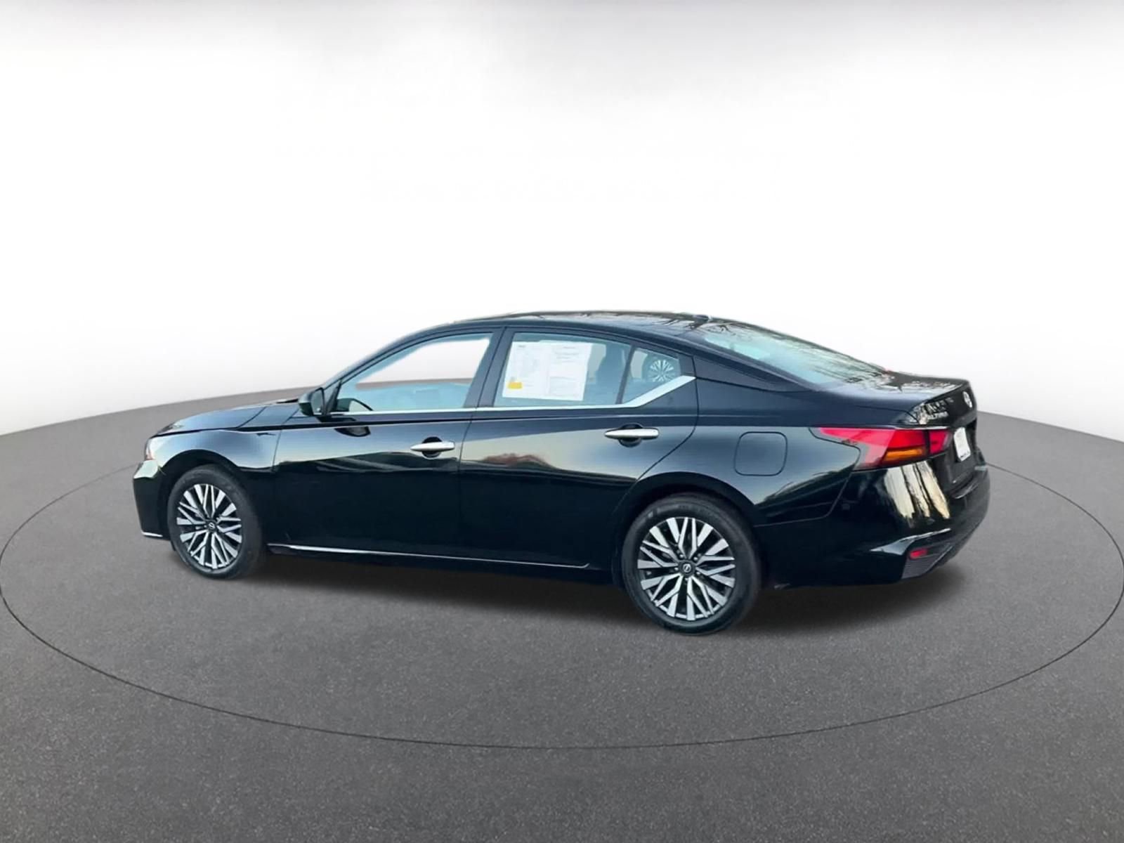 Thumbnail: 2025 Nissan Altima - 10