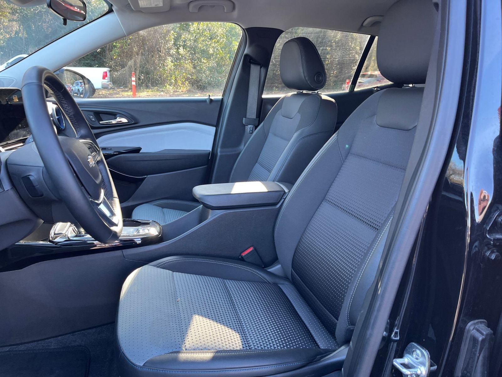 Thumbnail: 2025 Chevrolet Trax - 24