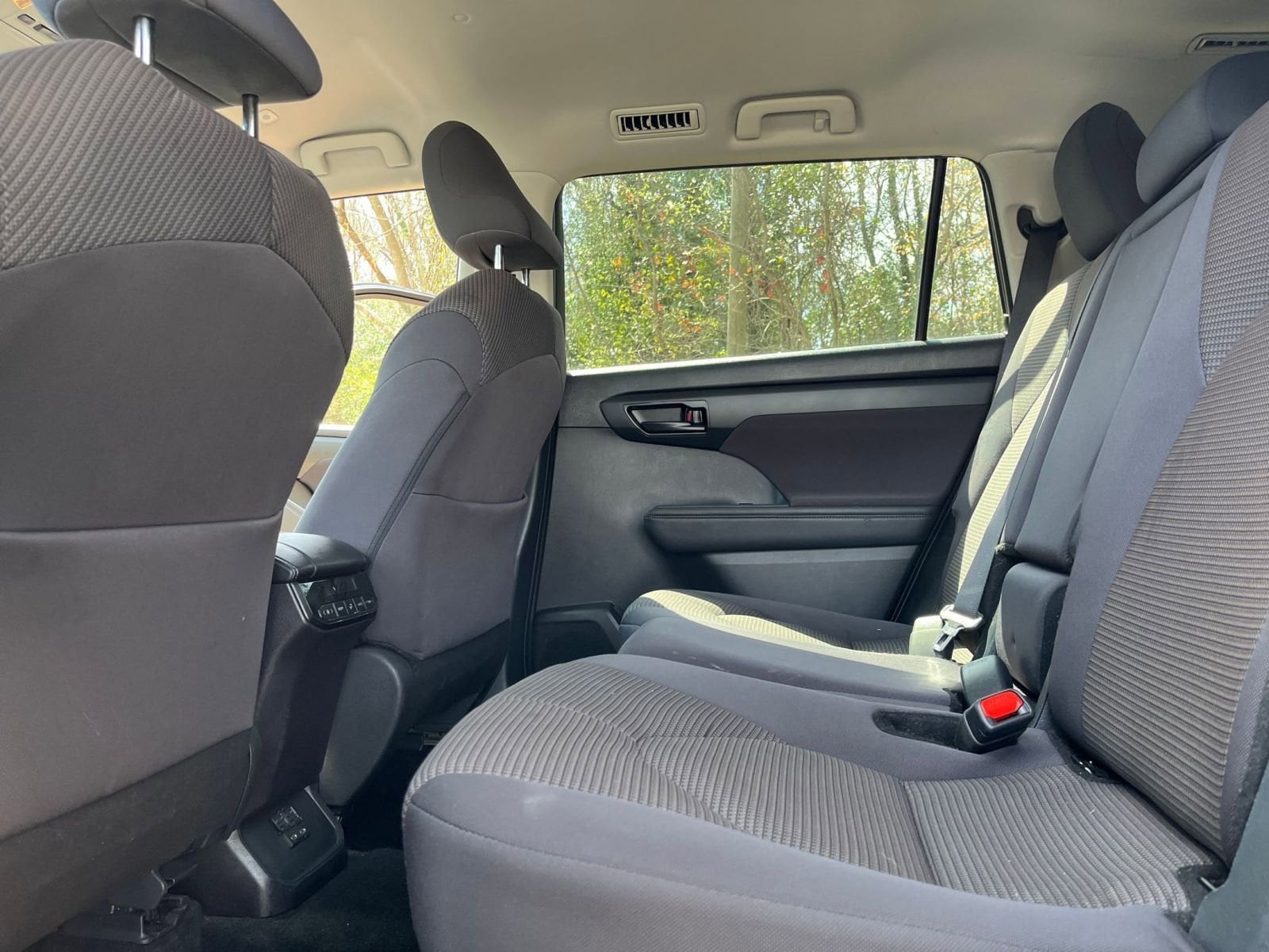 Thumbnail: 2025 Toyota Highlander - 25