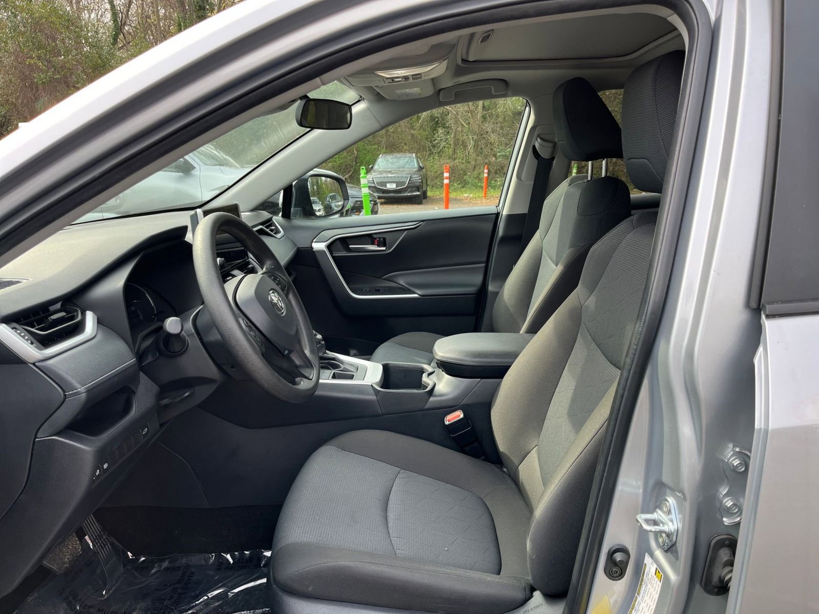 Thumbnail: 2025 Toyota RAV4 - 28