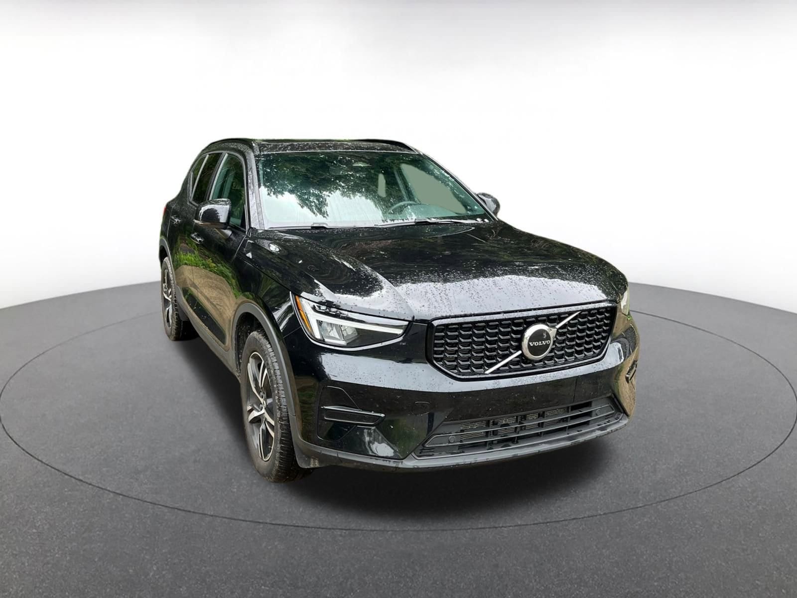 Thumbnail: 2024 Volvo XC40 - 1