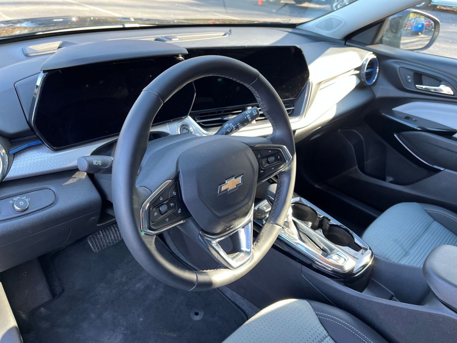 Thumbnail: 2025 Chevrolet Trax - 25