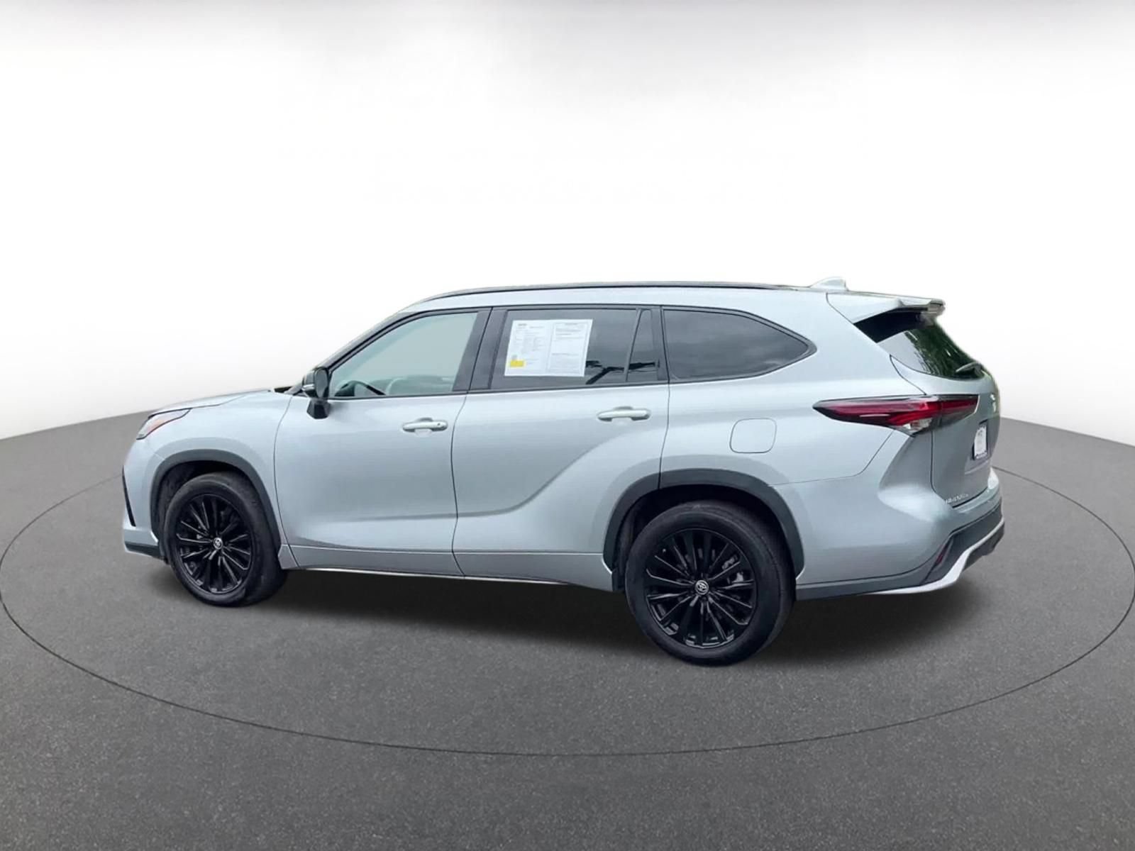 Thumbnail: 2025 Toyota Highlander - 10