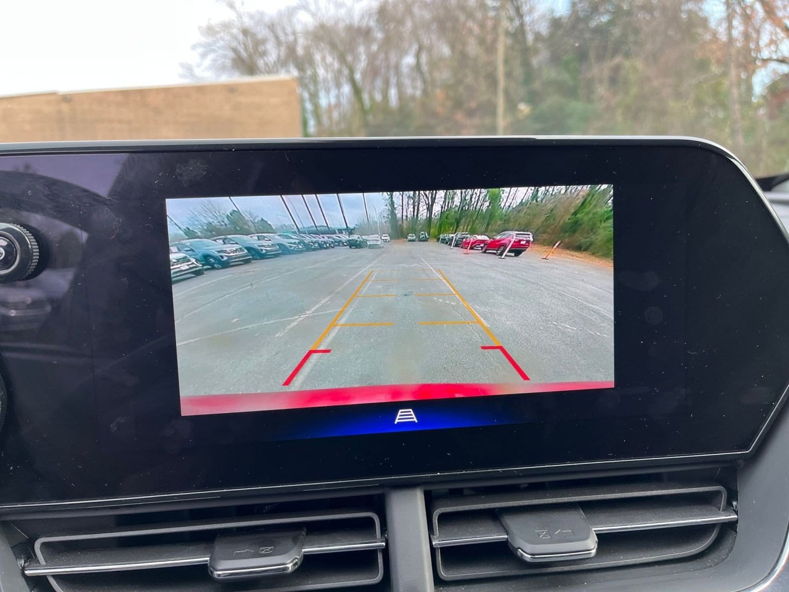 Thumbnail: 2025 Chevrolet Trax - 17