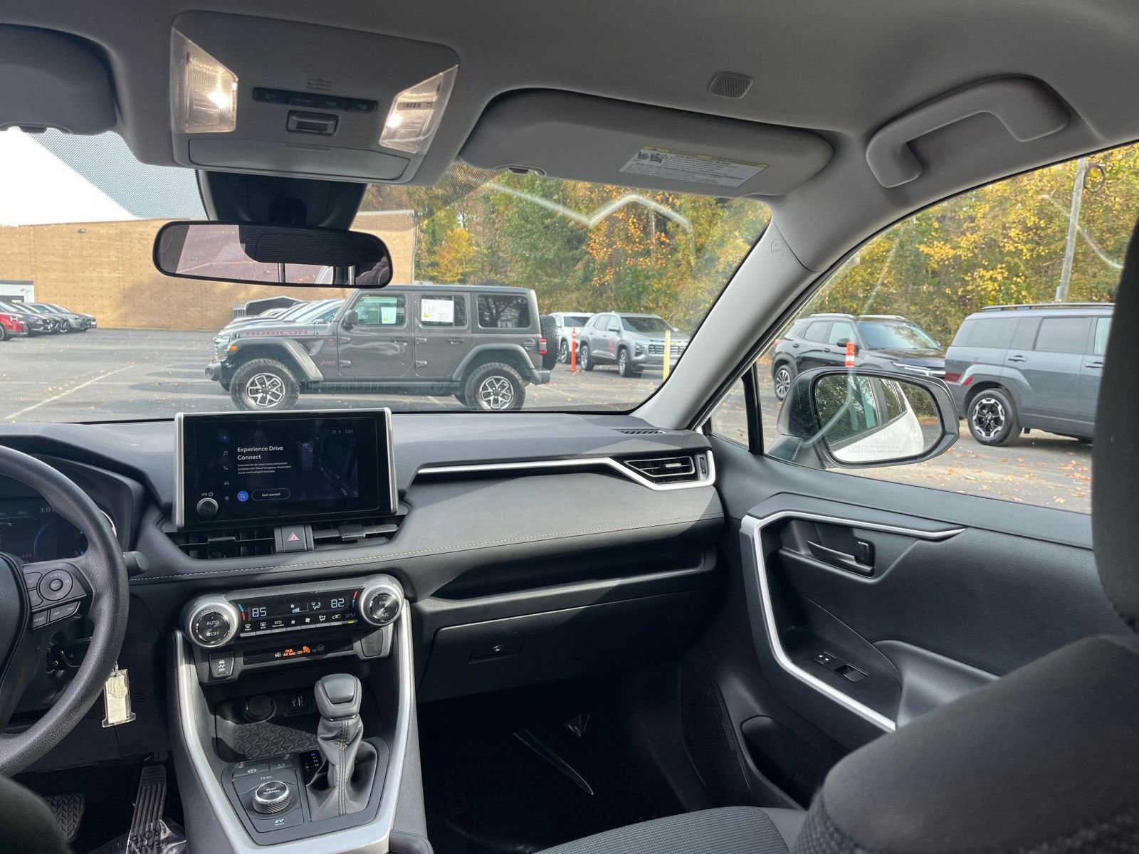 Thumbnail: 2025 Toyota RAV4 - 31