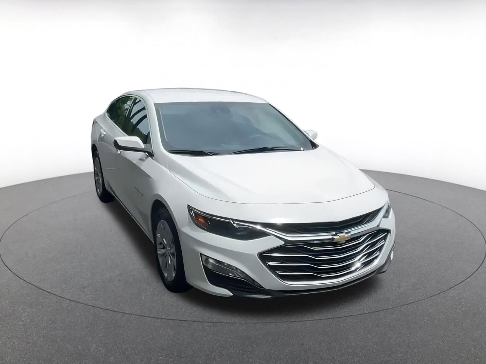 Thumbnail: 2024 Chevrolet Malibu - 3