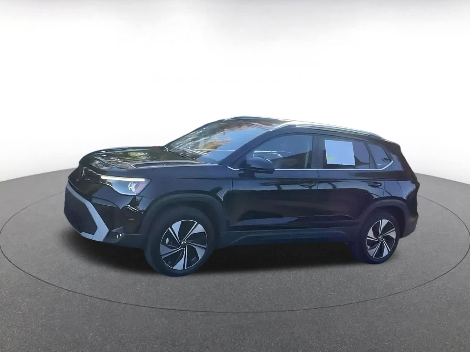 Thumbnail: 2025 Volkswagen Taos - 8