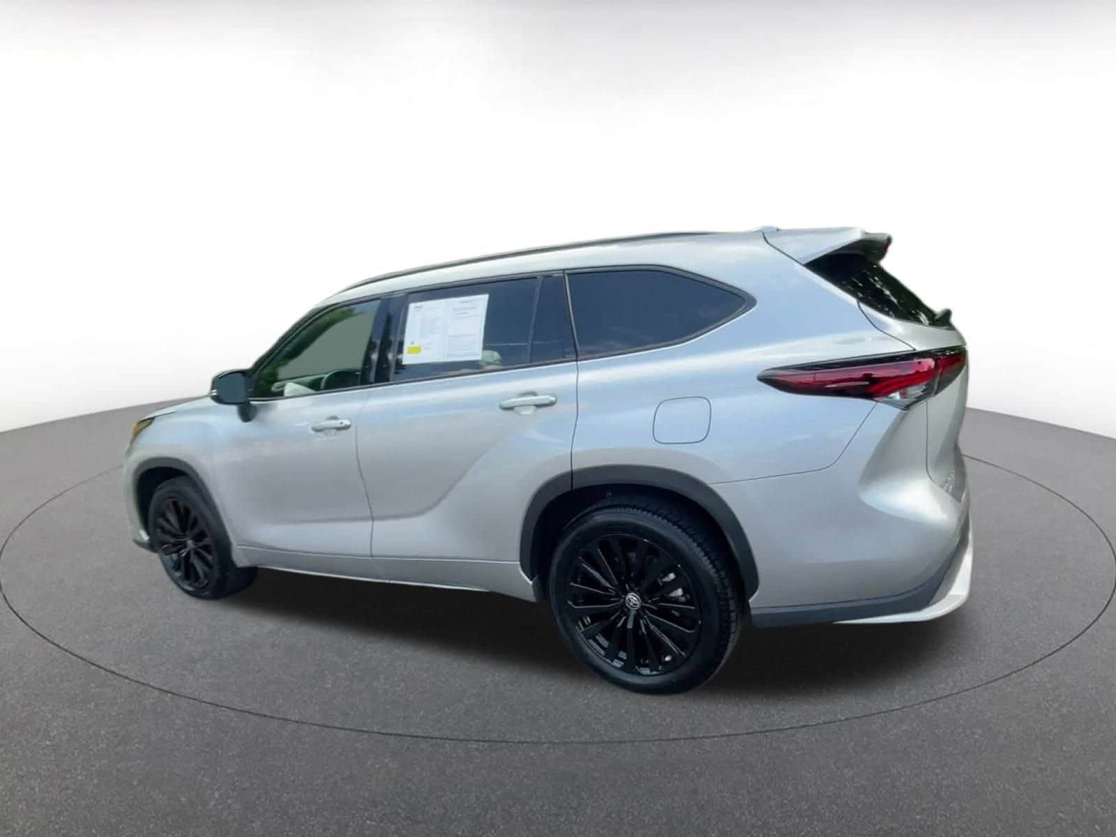 Thumbnail: 2024 Toyota Highlander - 10