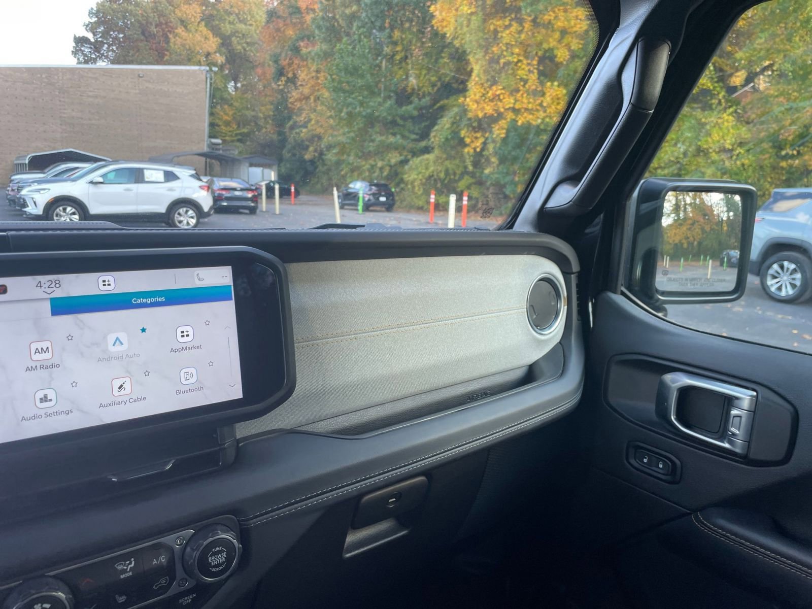 Thumbnail: 2025 Jeep Wrangler - 31