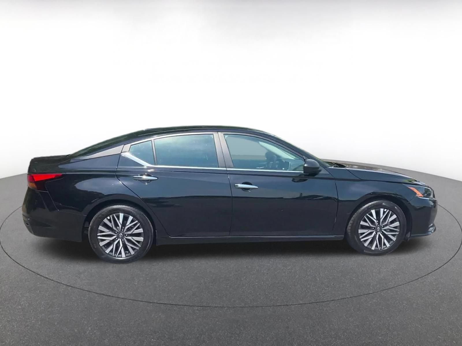 Thumbnail: 2025 Nissan Altima - 32