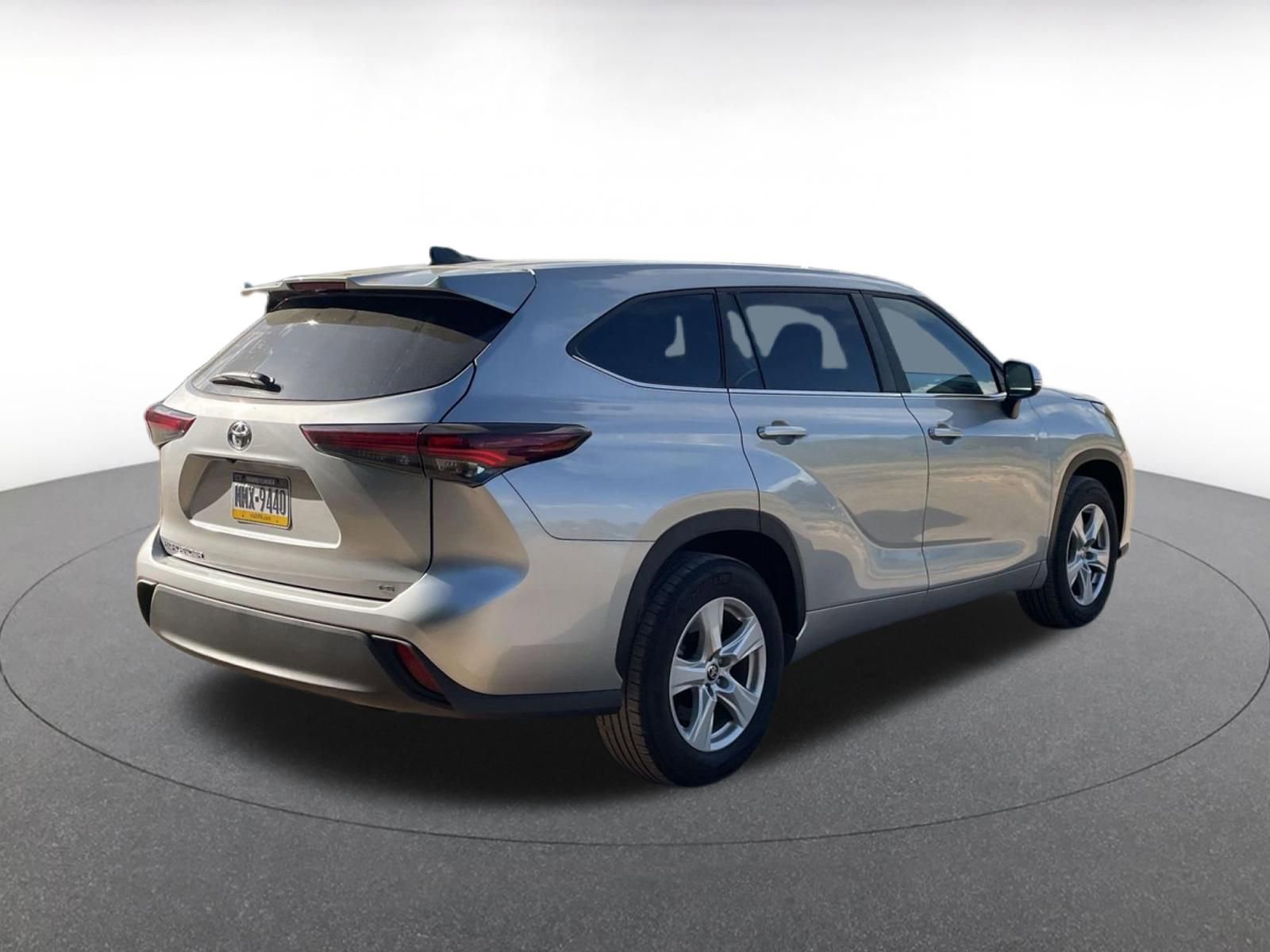 Thumbnail: 2025 Toyota Highlander - 16