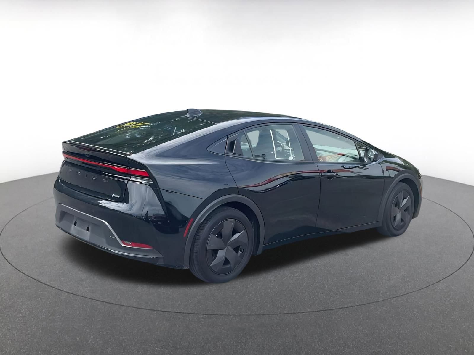 Thumbnail: 2024 Toyota Prius - 17