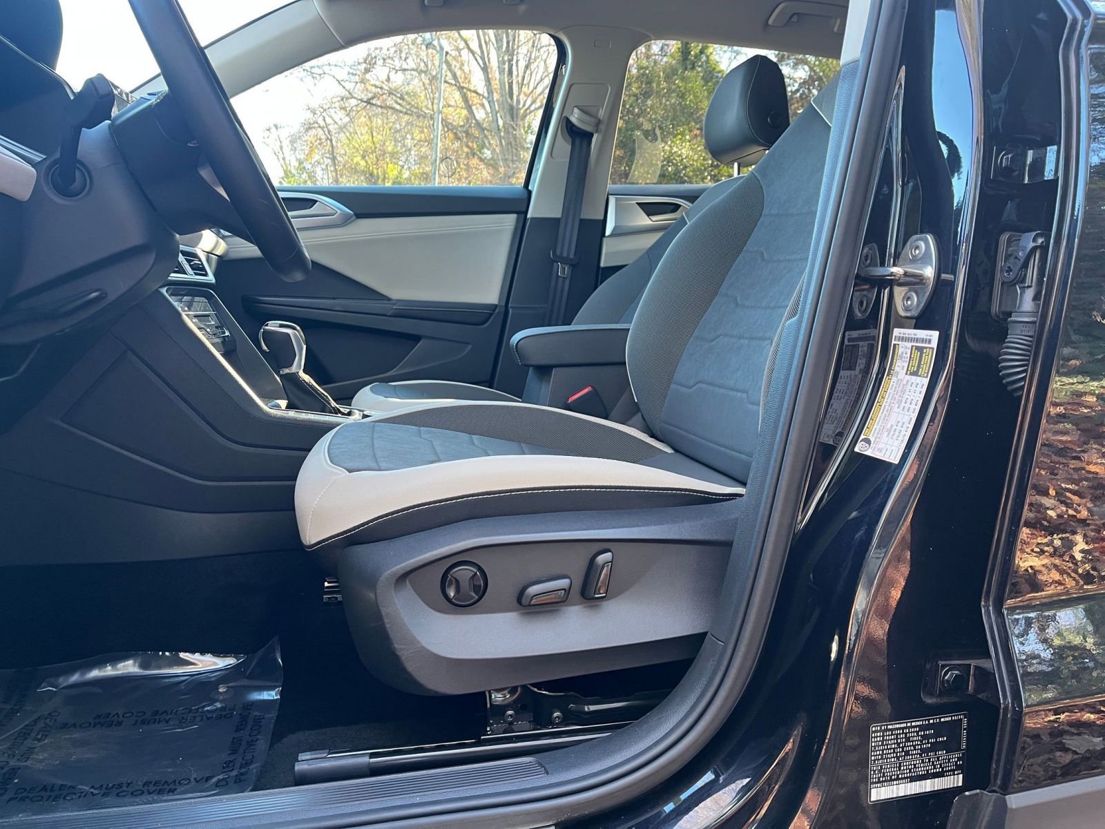 Thumbnail: 2025 Volkswagen Taos - 27