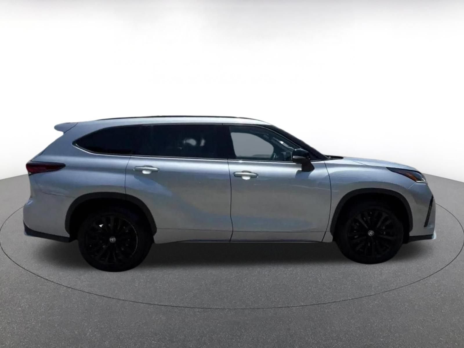 Thumbnail: 2025 Toyota Highlander - 16