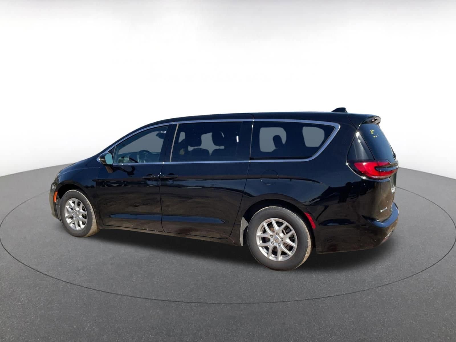 Thumbnail: 2025 Chrysler Pacifica - 7