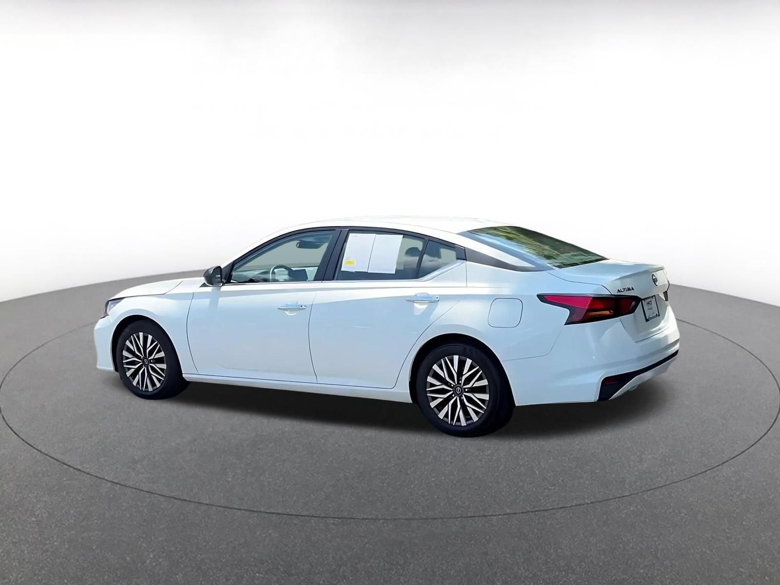Thumbnail: 2025 Nissan Altima - 10