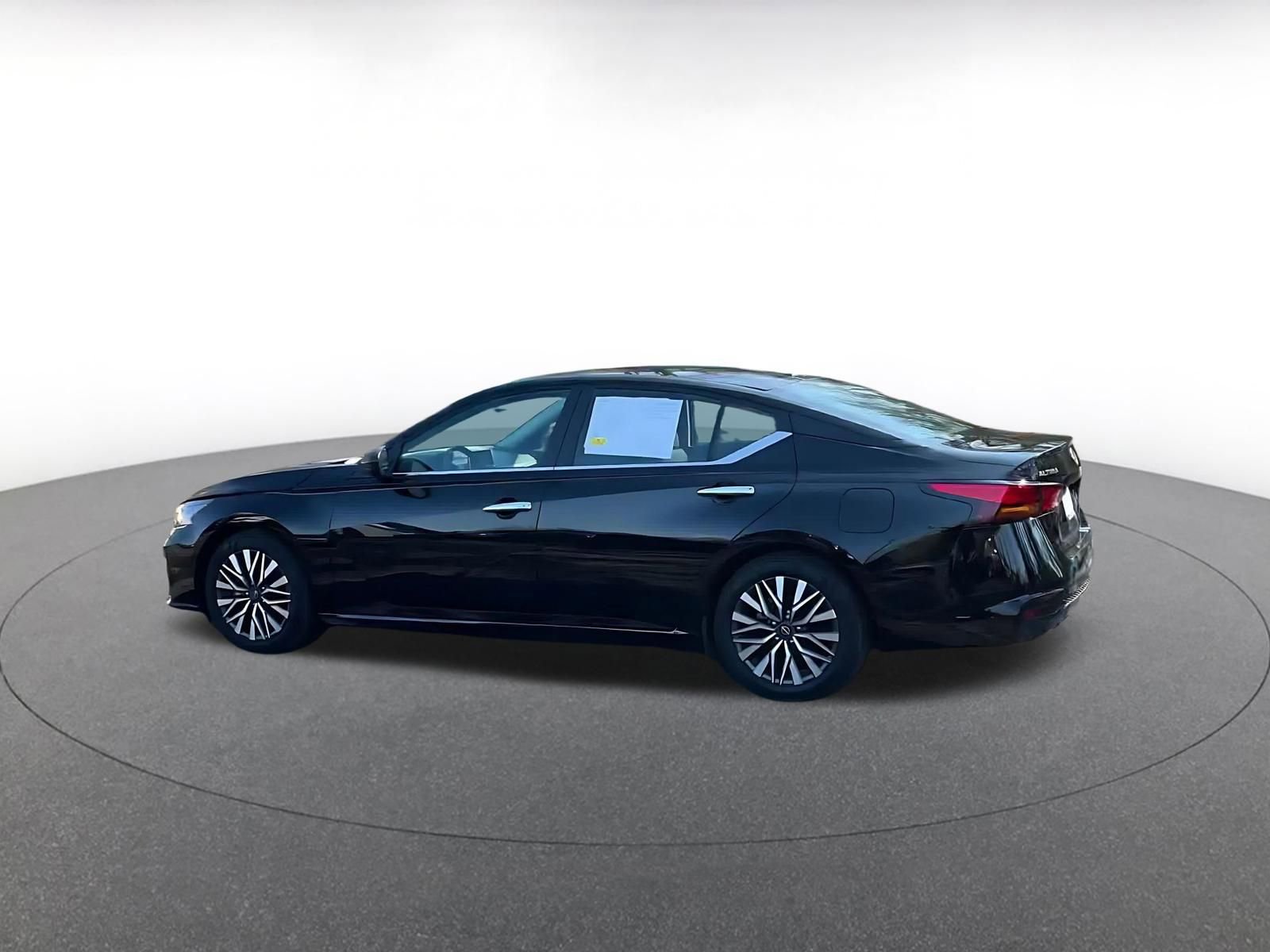 Thumbnail: 2025 Nissan Altima - 10