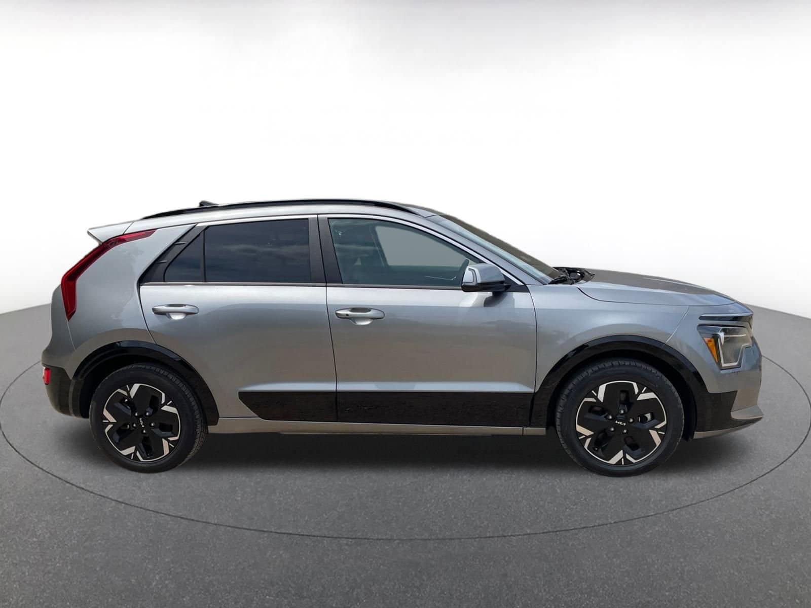 Thumbnail: 2023 Kia Niro - 13