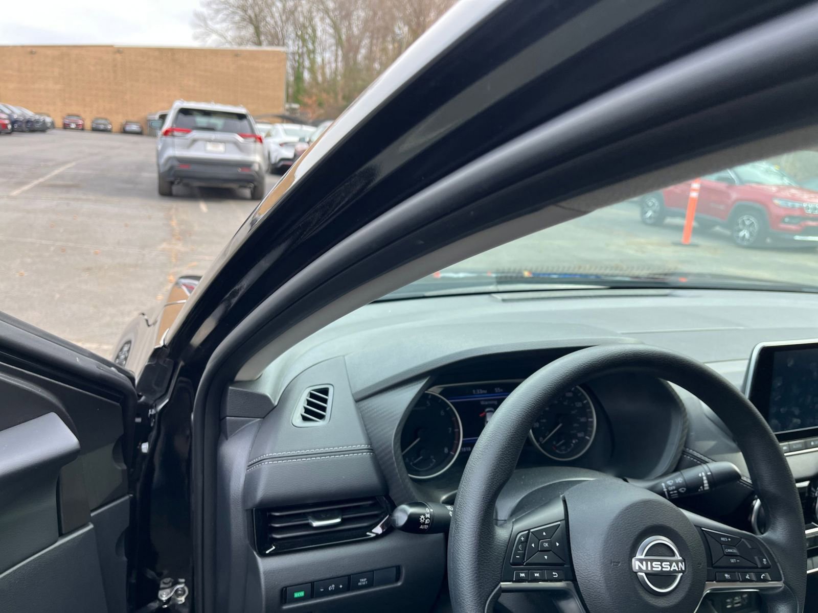 Thumbnail: 2025 Nissan Sentra - 32