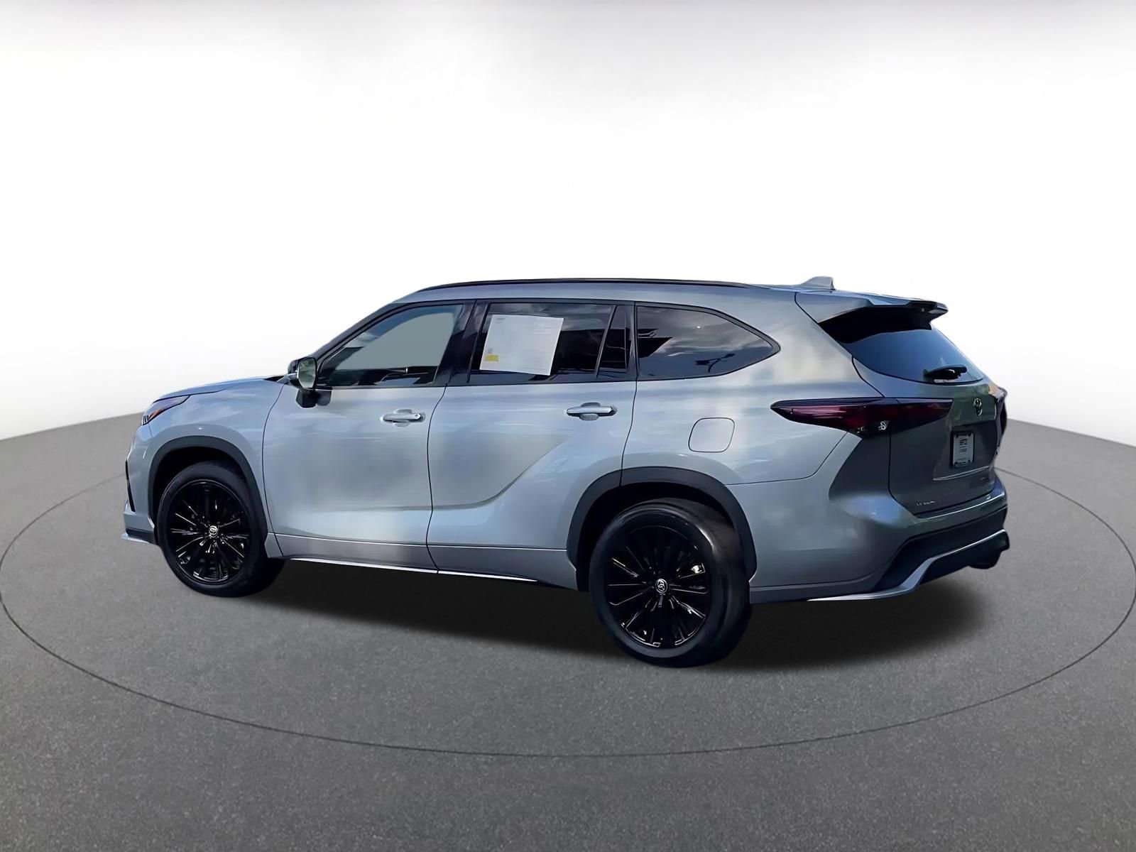Thumbnail: 2025 Toyota Highlander - 10
