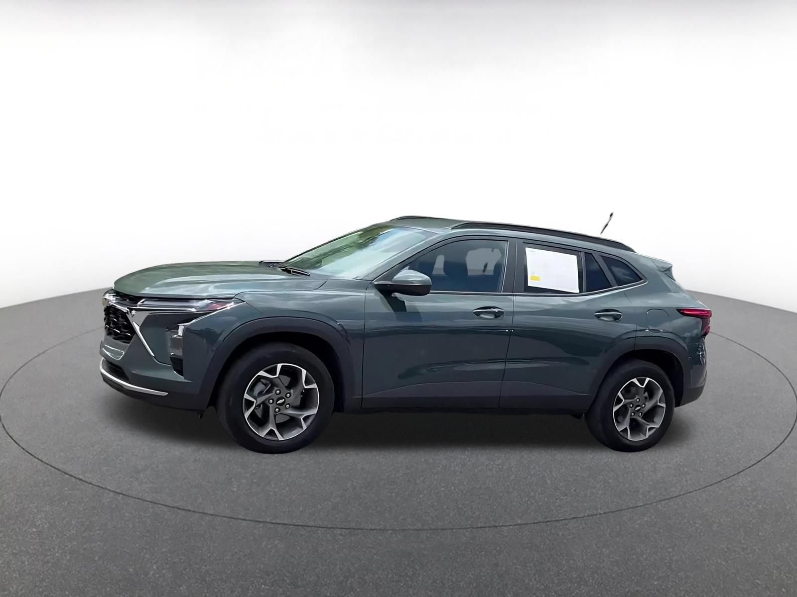 Thumbnail: 2025 Chevrolet Trax - 6