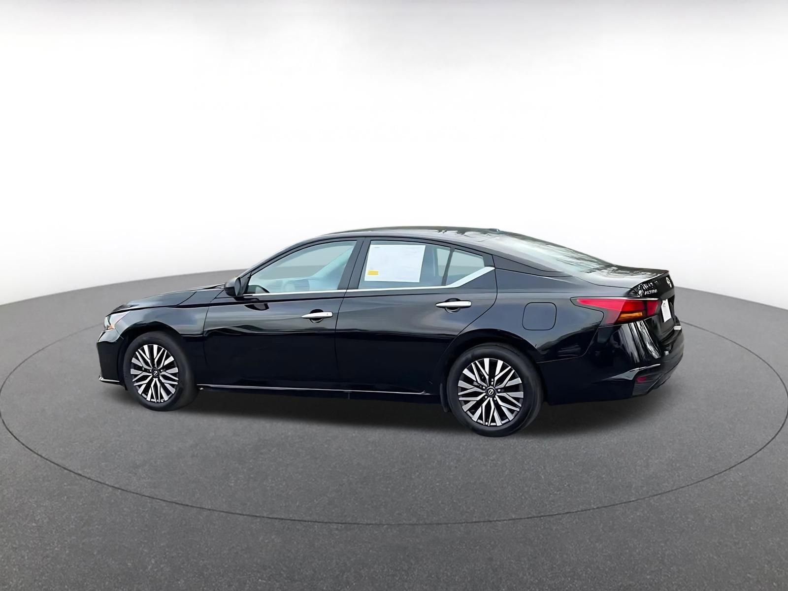 Thumbnail: 2025 Nissan Altima - 14