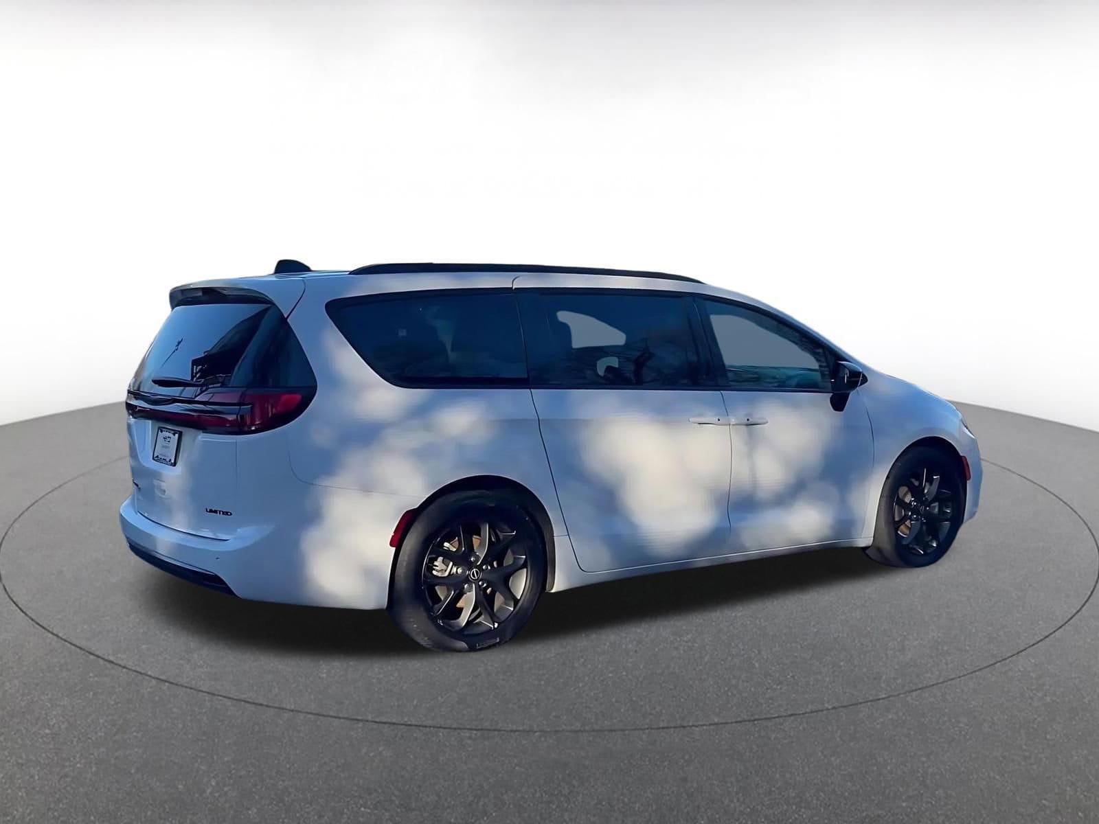 Thumbnail: 2025 Chrysler Pacifica - 14