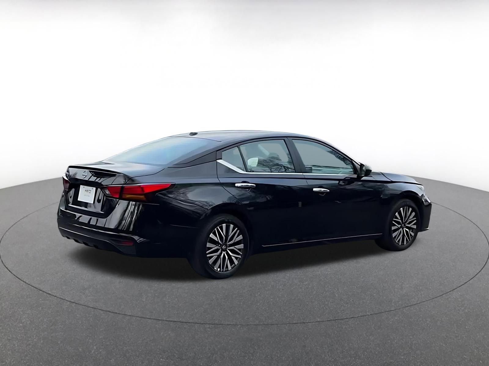 Thumbnail: 2025 Nissan Altima - 12