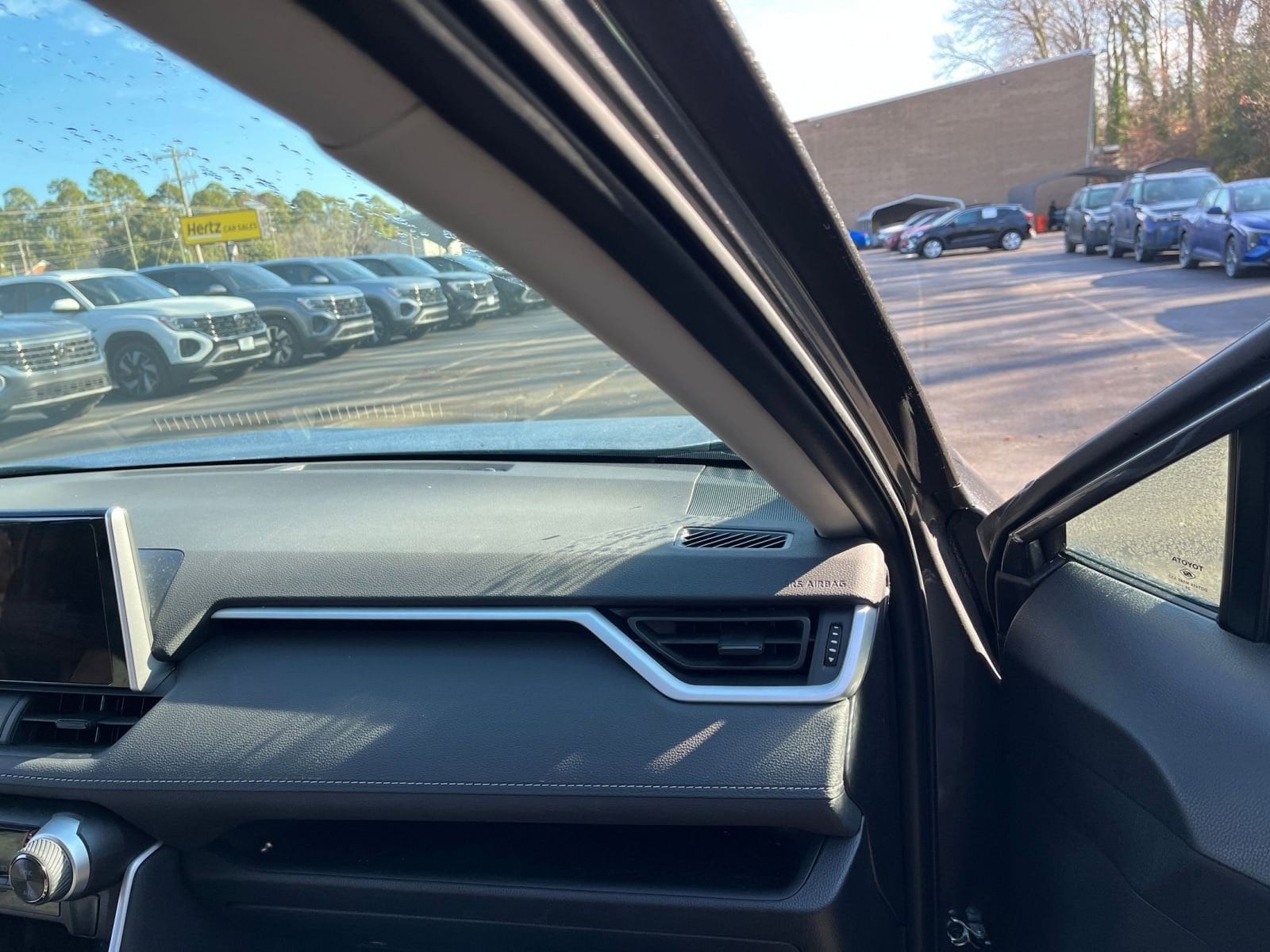 Thumbnail: 2025 Toyota RAV4 - 33