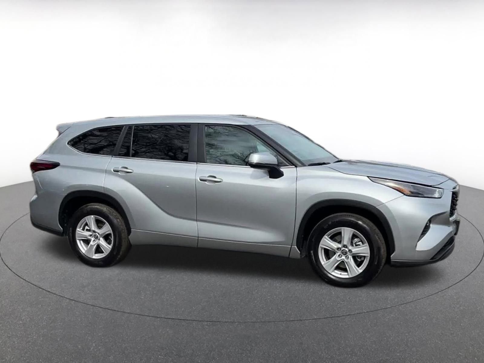 Thumbnail: 2025 Toyota Highlander - 16