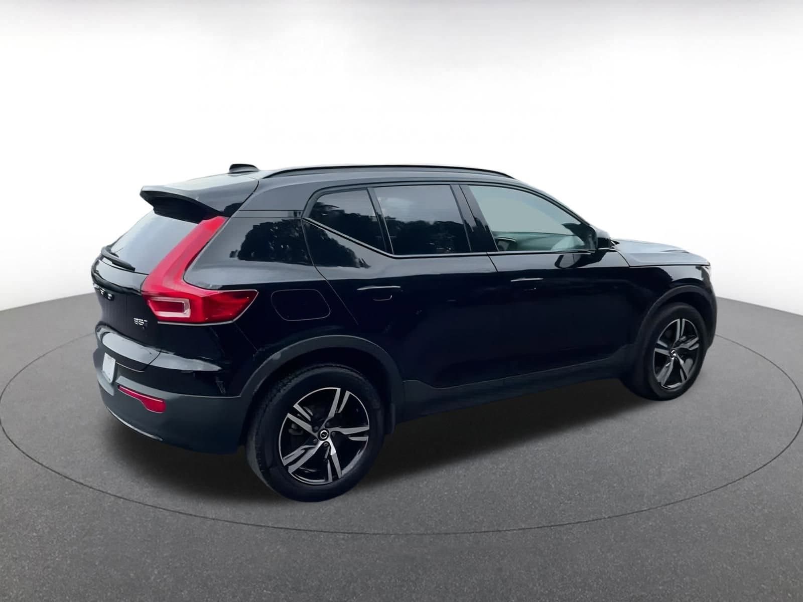 Thumbnail: 2024 Volvo XC40 - 15