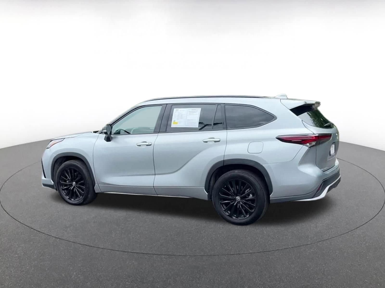 Thumbnail: 2025 Toyota Highlander - 10