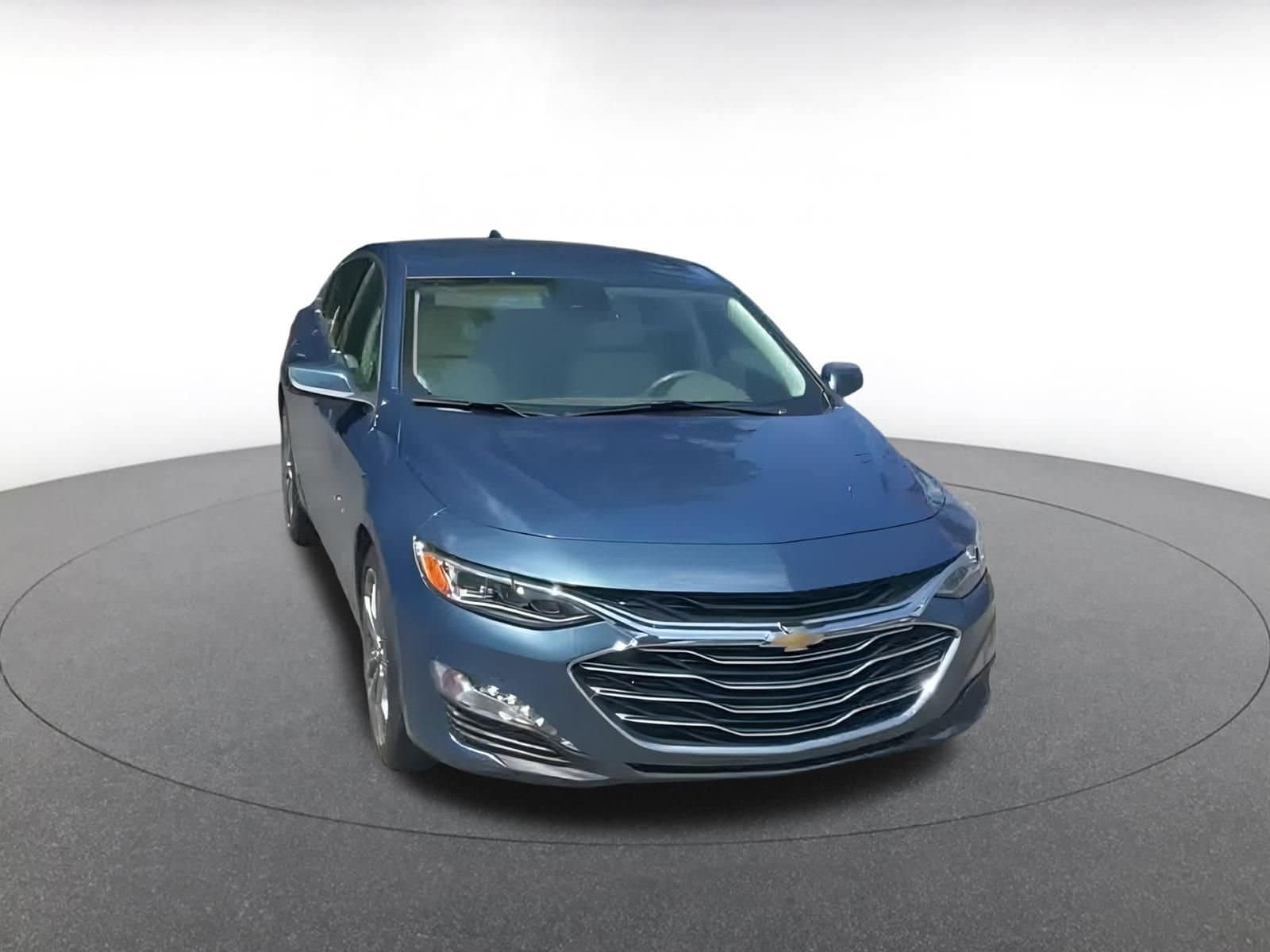 Thumbnail: 2024 Chevrolet Malibu - 3