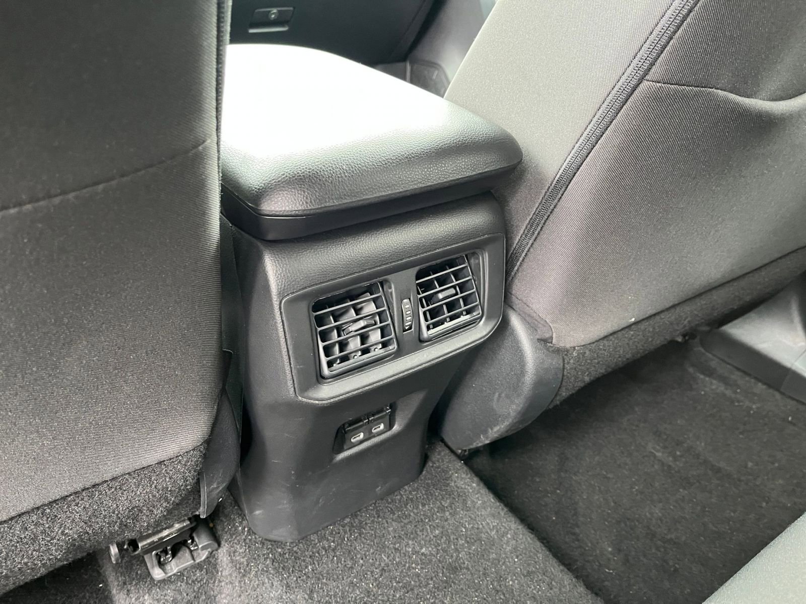 Thumbnail: 2025 Toyota RAV4 - 24