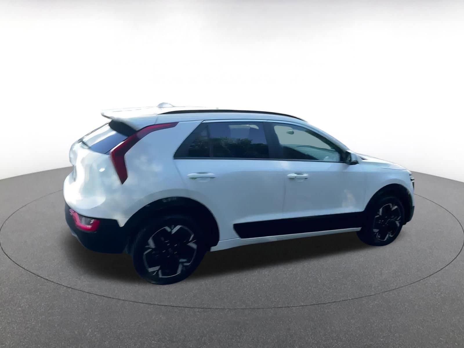Thumbnail: 2023 Kia Niro - 14