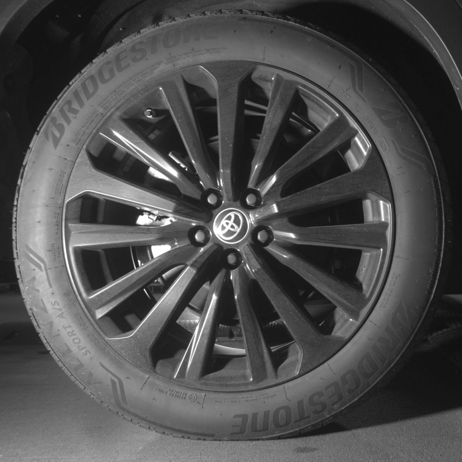 Thumbnail: 2025 Toyota Highlander - 18