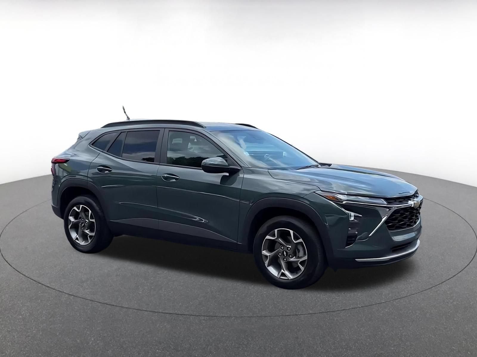 Thumbnail: 2025 Chevrolet Trax - 2