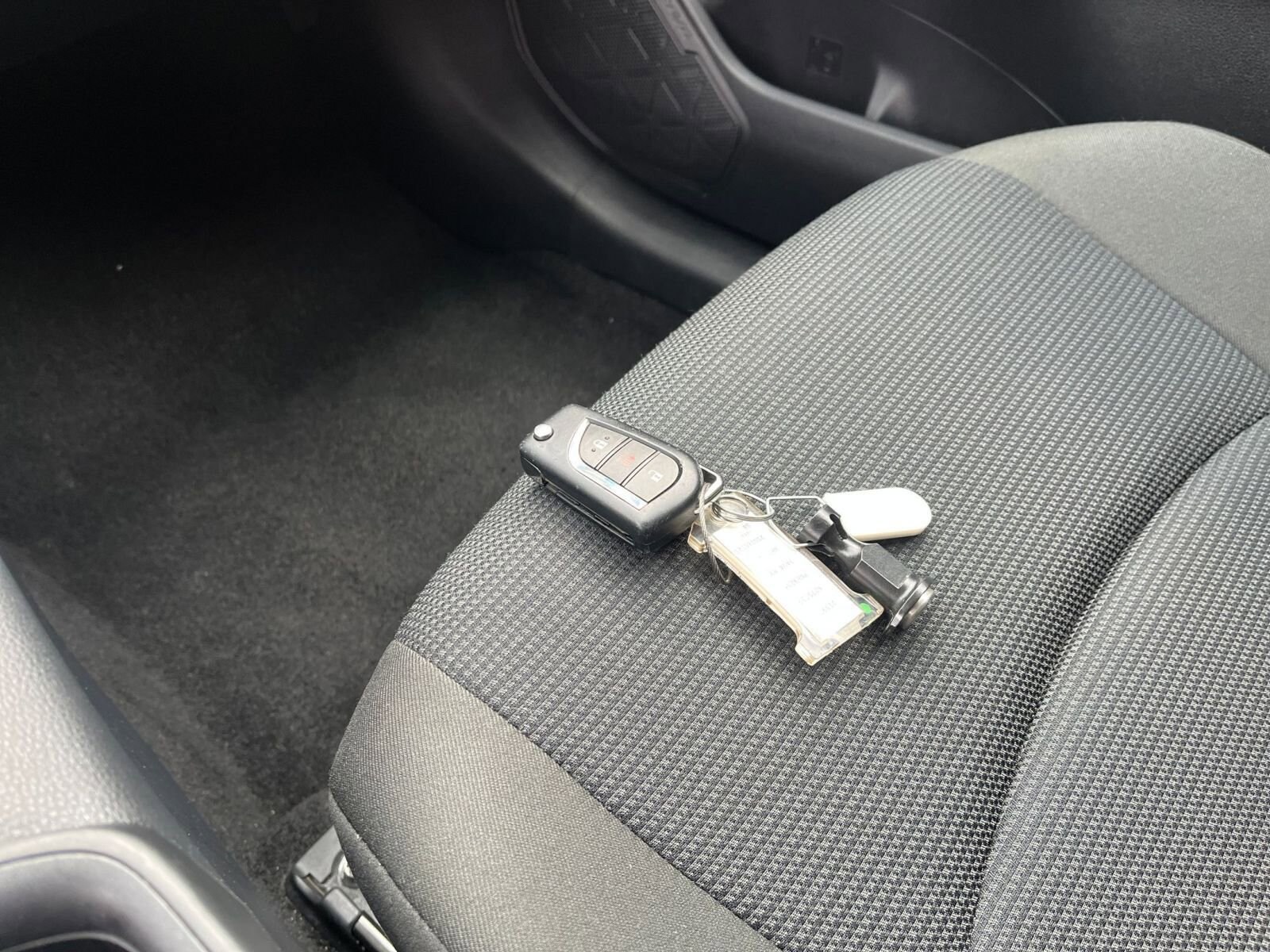 Thumbnail: 2025 Toyota RAV4 - 21