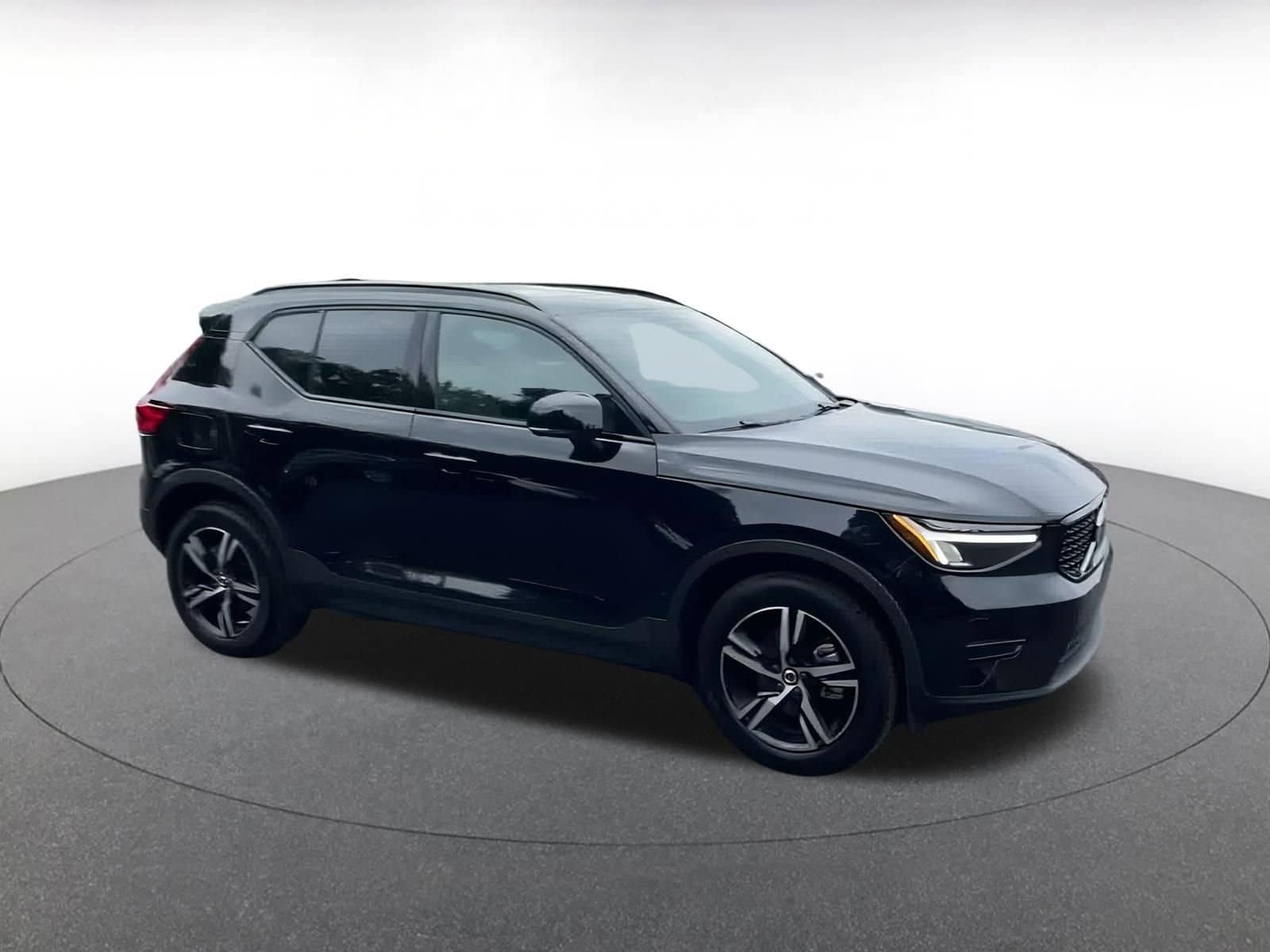 Thumbnail: 2024 Volvo XC40 - 2