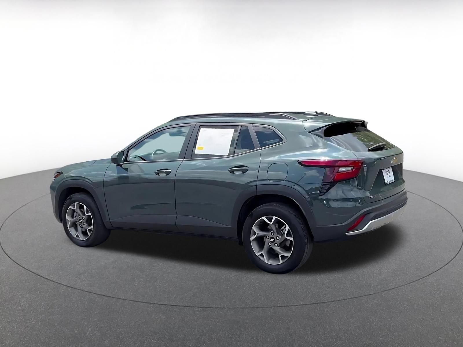 Thumbnail: 2025 Chevrolet Trax - 8
