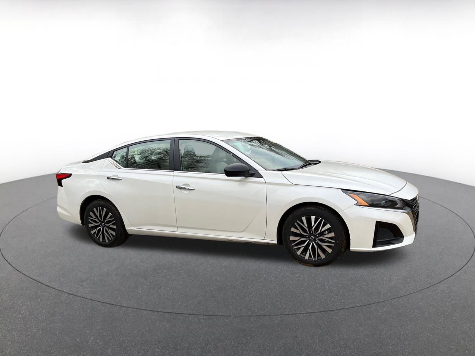 Thumbnail: 2025 Nissan Altima - 3