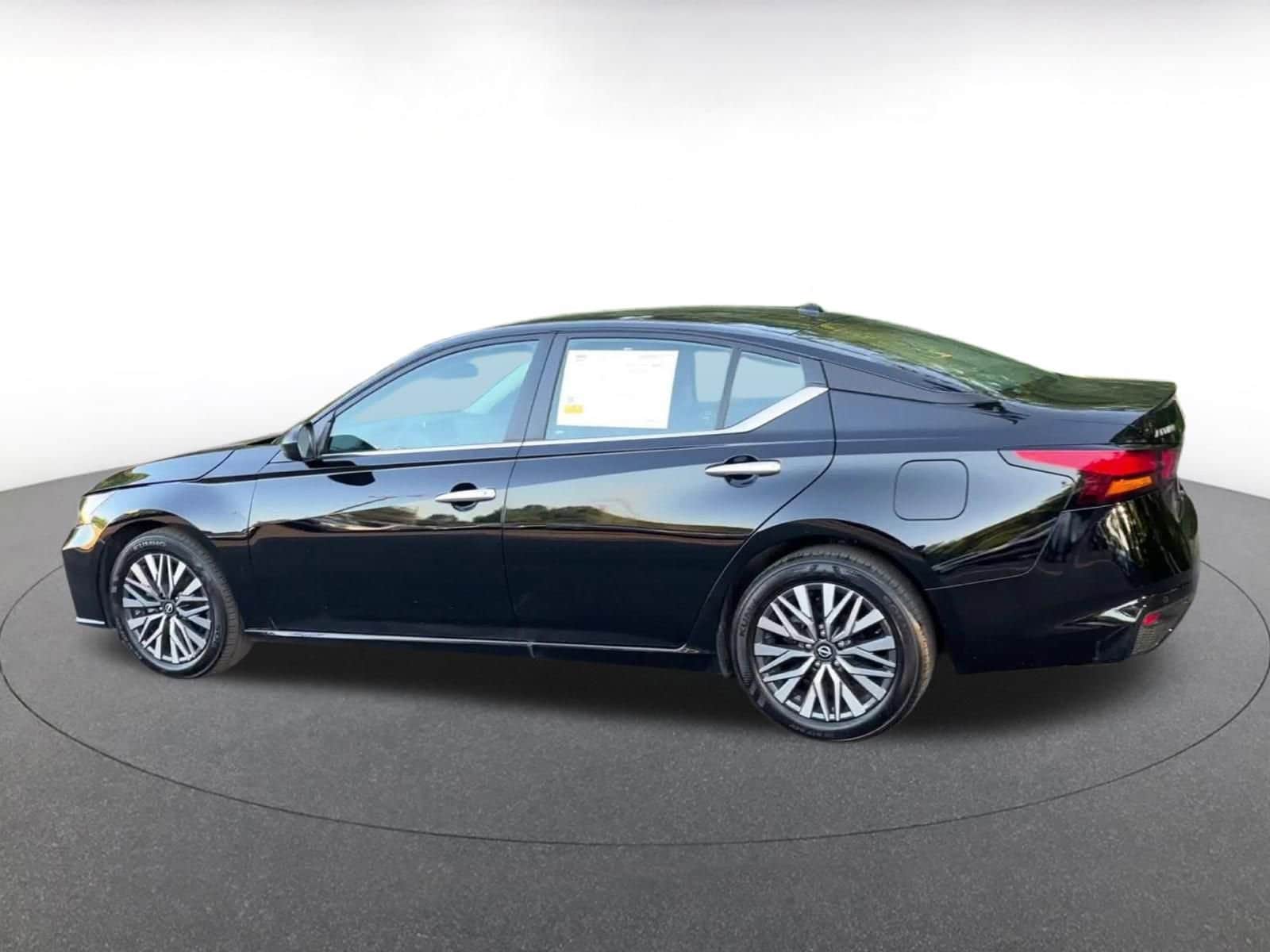 Thumbnail: 2025 Nissan Altima - 10