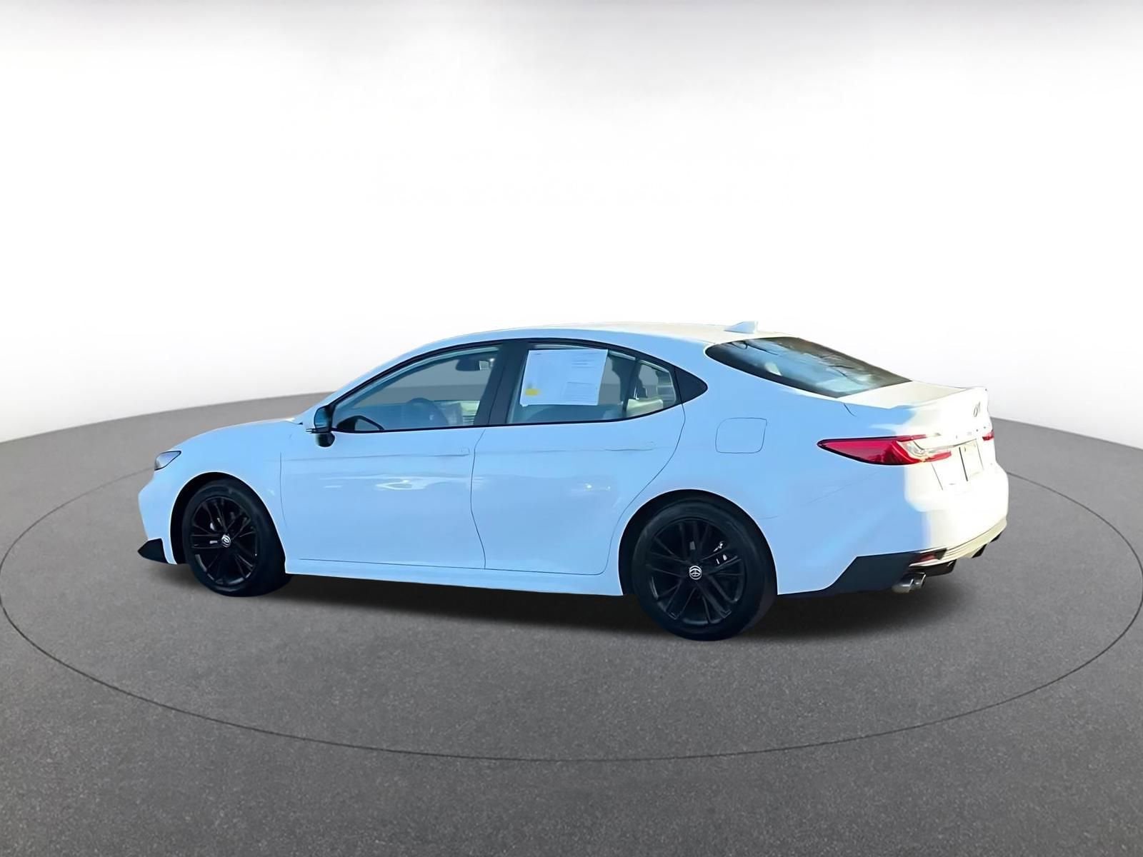 Thumbnail: 2025 Toyota Camry - 10