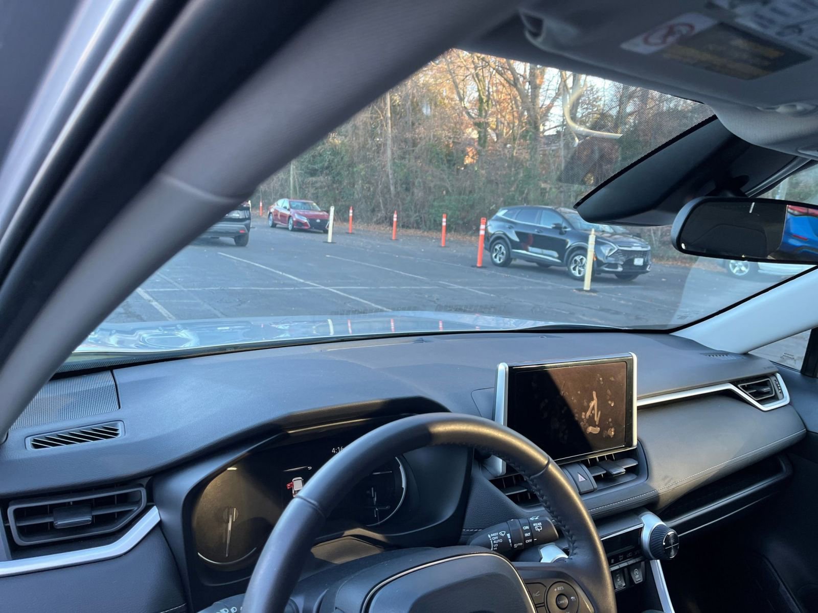 Thumbnail: 2025 Toyota RAV4 - 33