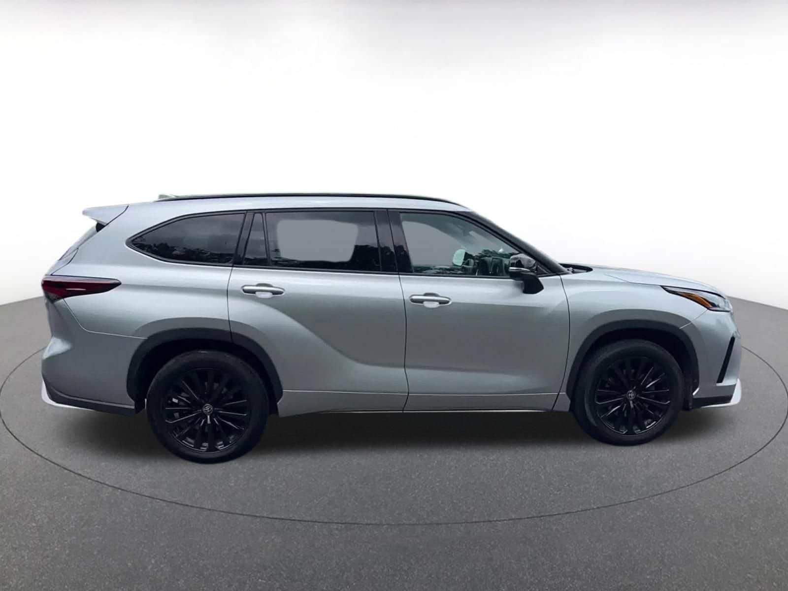 Thumbnail: 2025 Toyota Highlander - 16