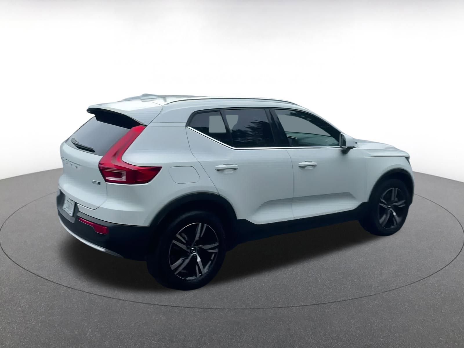 Thumbnail: 2024 Volvo XC40 - 15