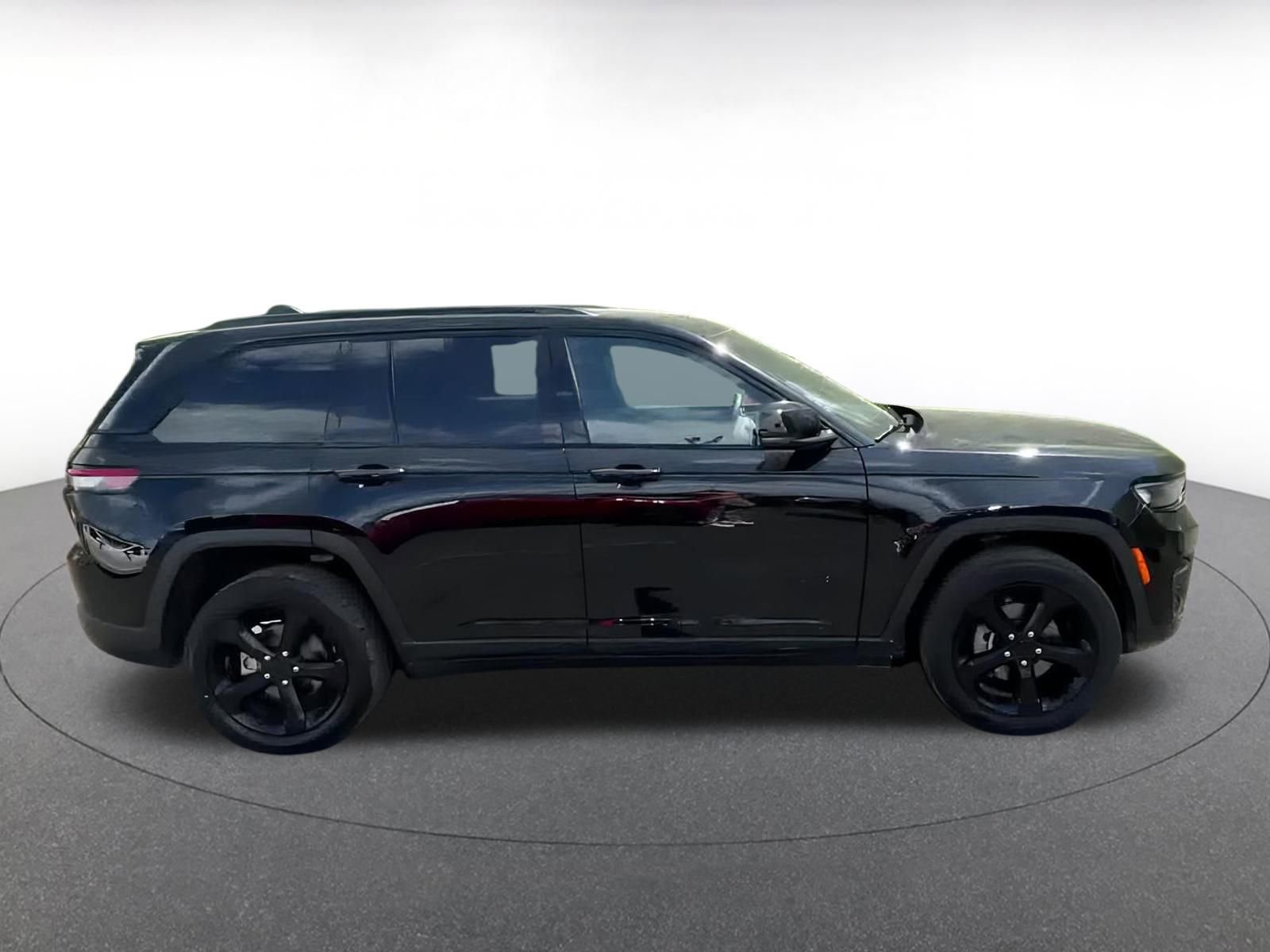 Thumbnail: 2023 Jeep Grand Cherokee - 15