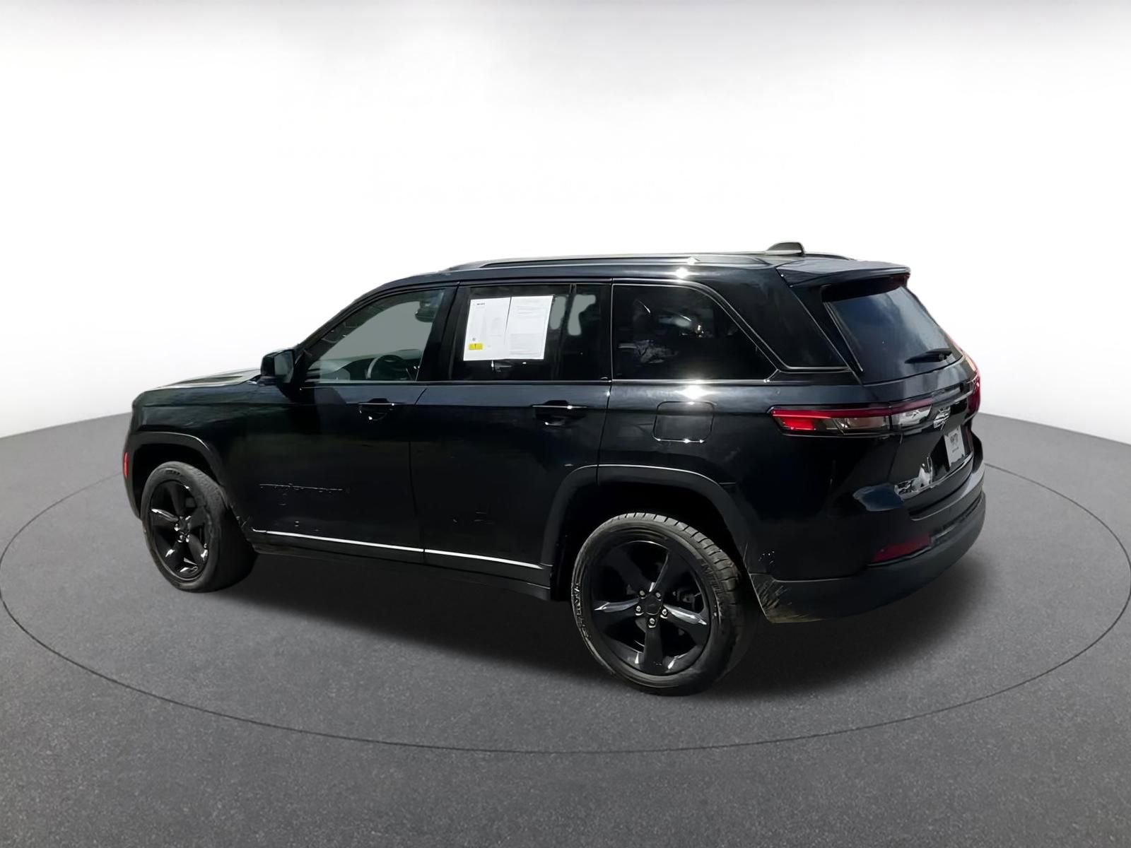 Thumbnail: 2023 Jeep Grand Cherokee - 8