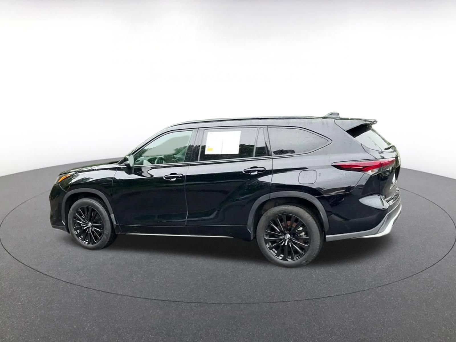 Thumbnail: 2025 Toyota Highlander - 10